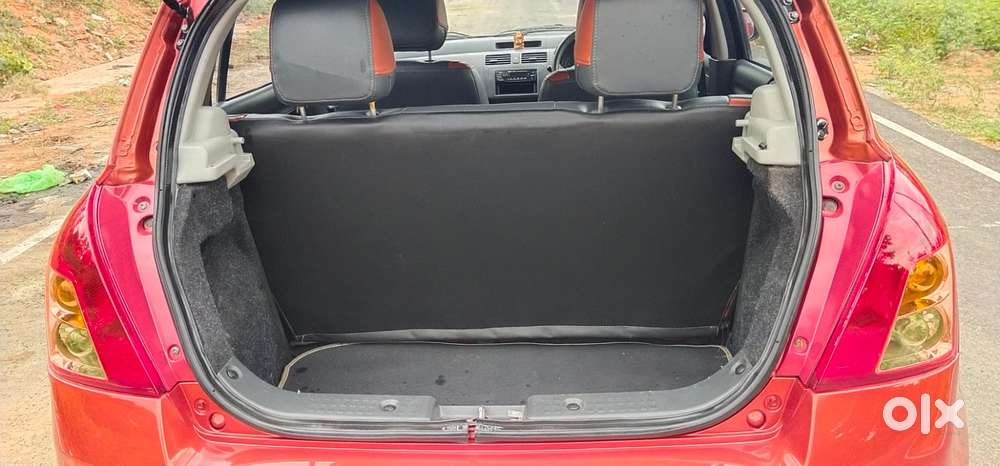 Maruti Suzuki Swift Lxi Bsiv, 2010, Petrol