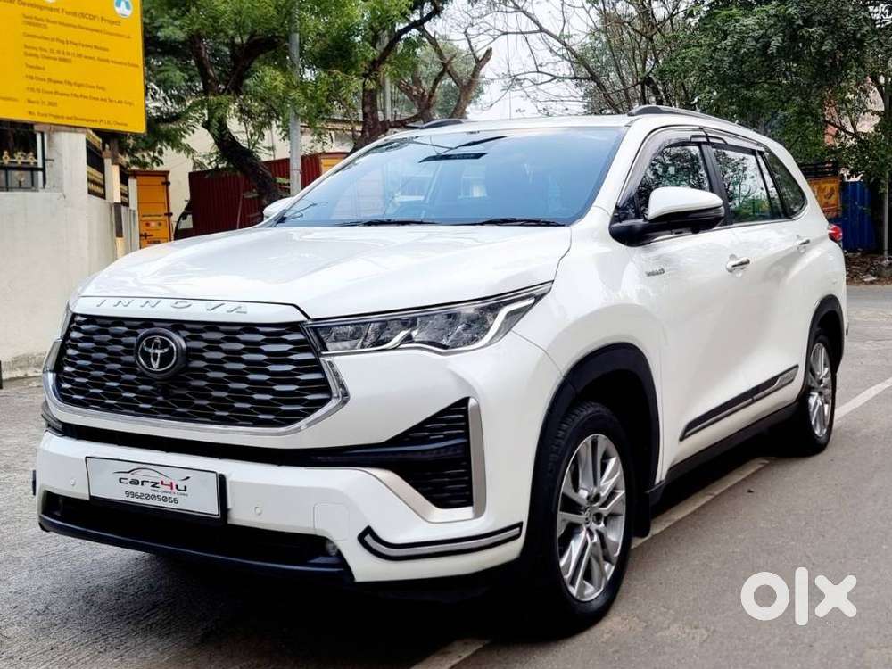 Toyota Innova Hycross