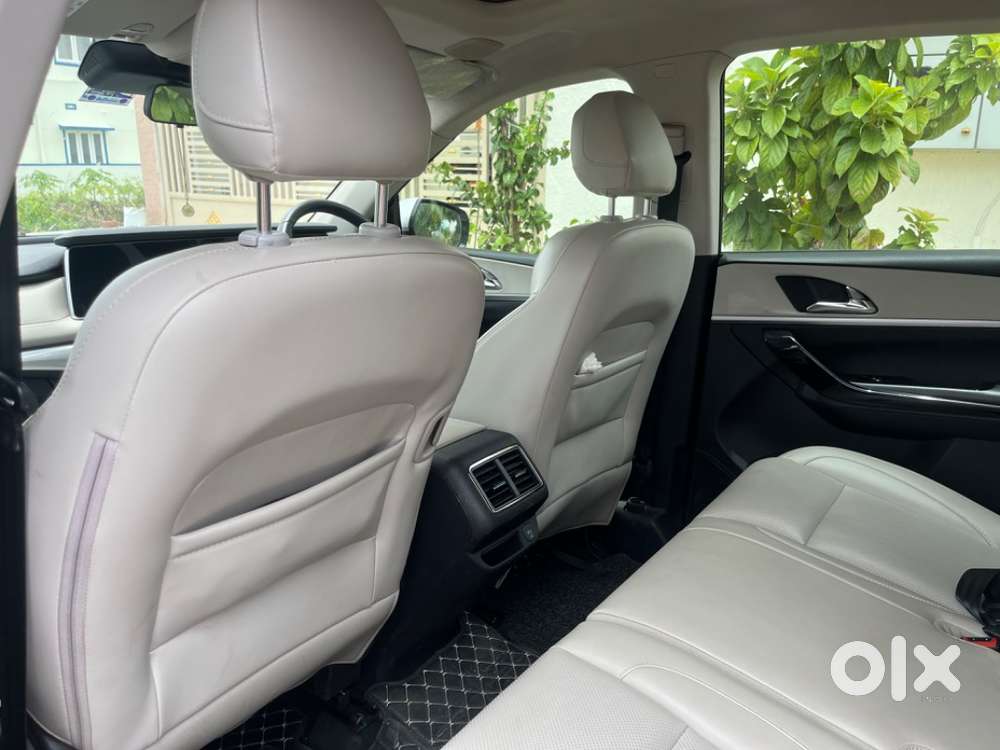 Closer To Brand New Mahindra Xuv 700 Automatic Car Available For Sale
