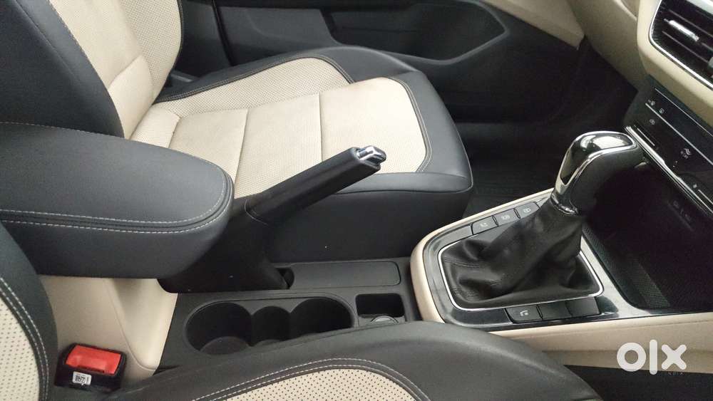 Skoda Slavia 1.0 Tsi Style At, 2023, Petrol