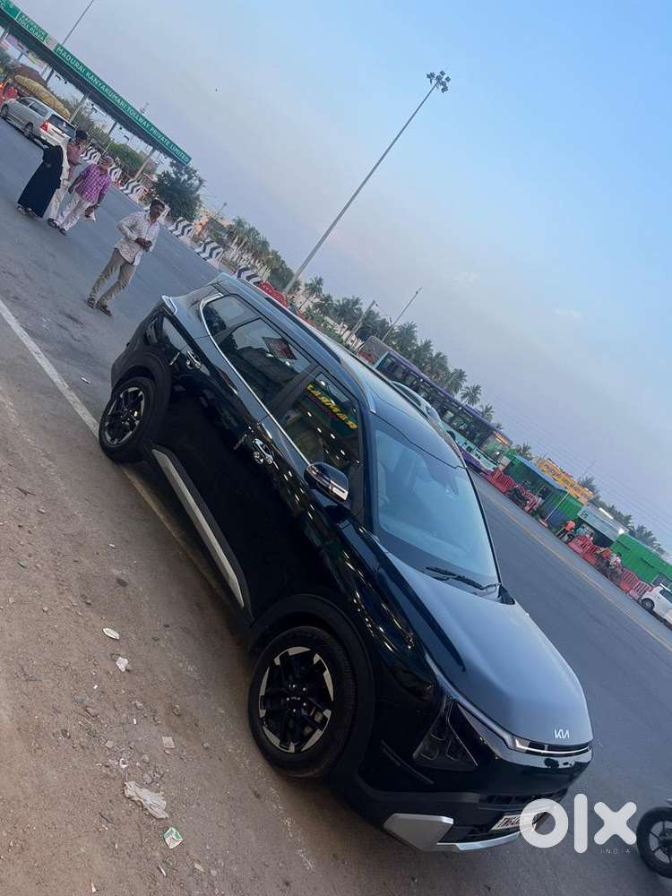 Kia Carens Clavis 2025 Petrol Well Maintained