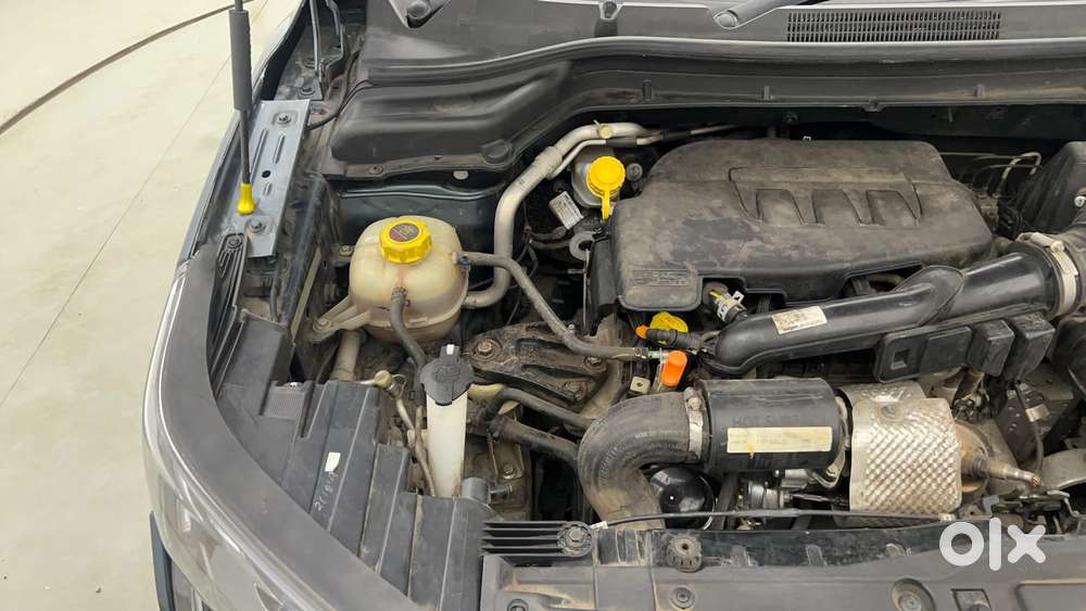 Mahindra Xuv300 1.2 W8 (o) Amt Petrol, 2024, Petrol