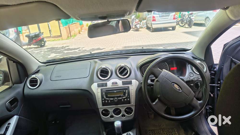 Ford Figo 2010-2012 Petrol Titanium, 2010, Petrol