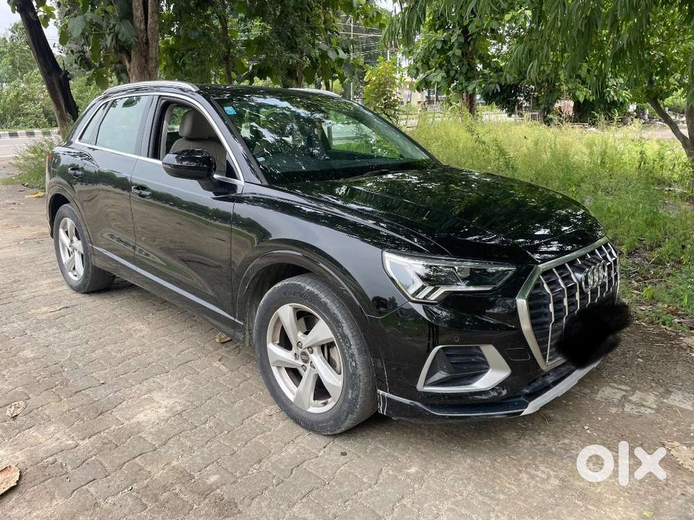 Black Audi Q3 Petrol
