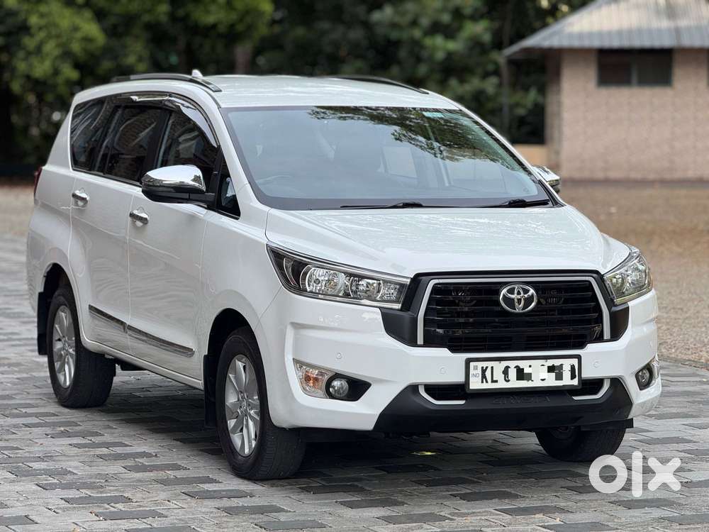 Toyota Innova Crysta 2.4 G Mt 8s, 2023, Diesel