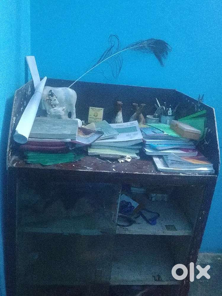 Wooden Rack / Study Table Shelf in Good Condition
