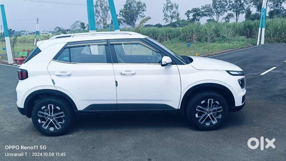 Hyundai Venue Petrol 2024