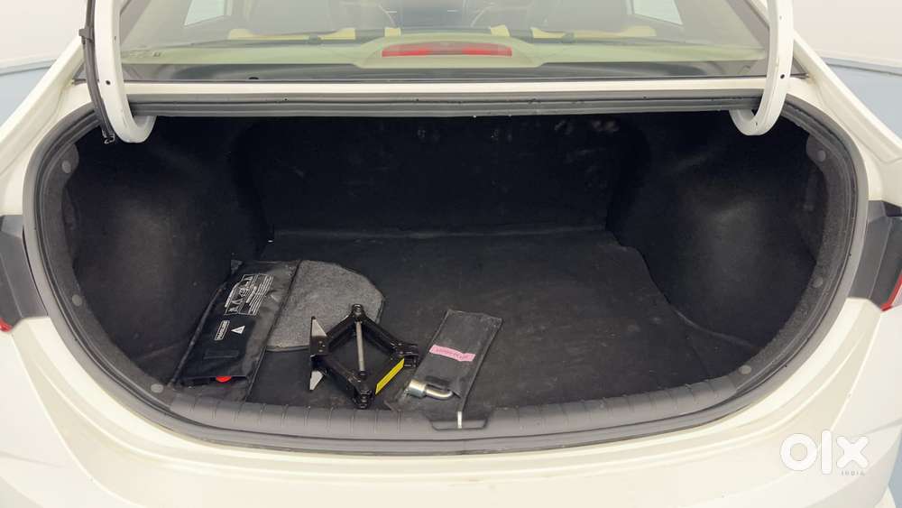 Hyundai Verna 1.5 Sx (o) Vtvt Ivt, 2022, Petrol