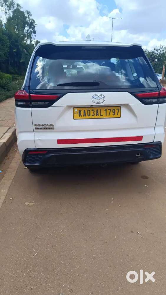 Toyota Innova Hycross 2023