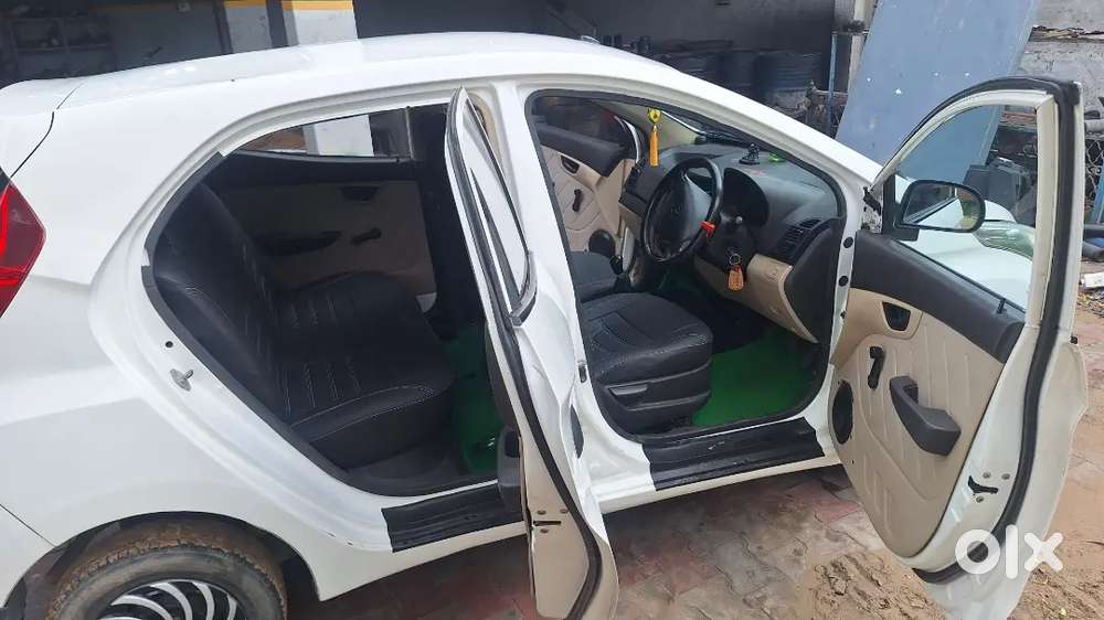 A.1 कंडीशन न्यू टायर न्यू सीट कवर न्यू Ac