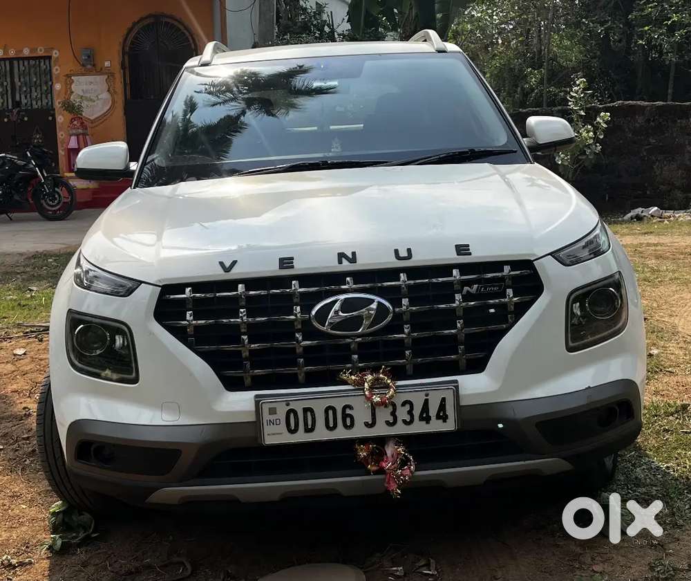 Hyundai Venue 2020 Petrol Well Maintained