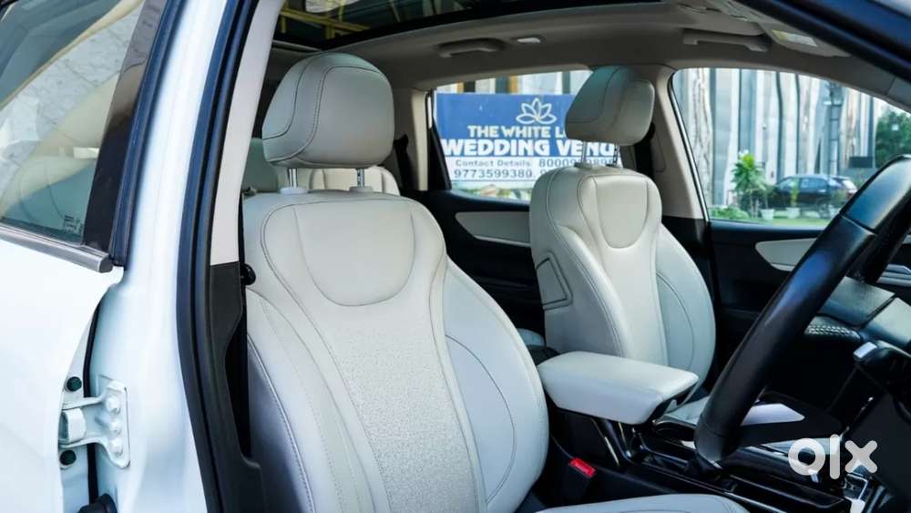 Mahindra Xuv700 2.0 Ax 7 Petrol At Str, 2022, Petrol