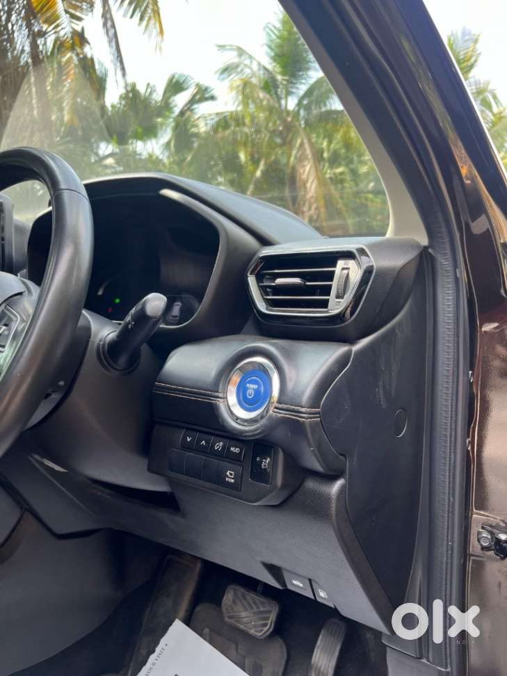 Maruti Suzuki Grand Vitara 1.5 Alpha Plus Intelligent Hybrid Ecvt, 2..