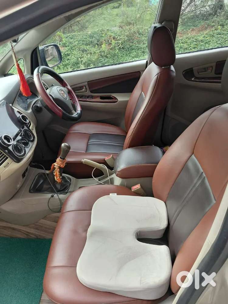 Toyota Innova. 82485.   48359