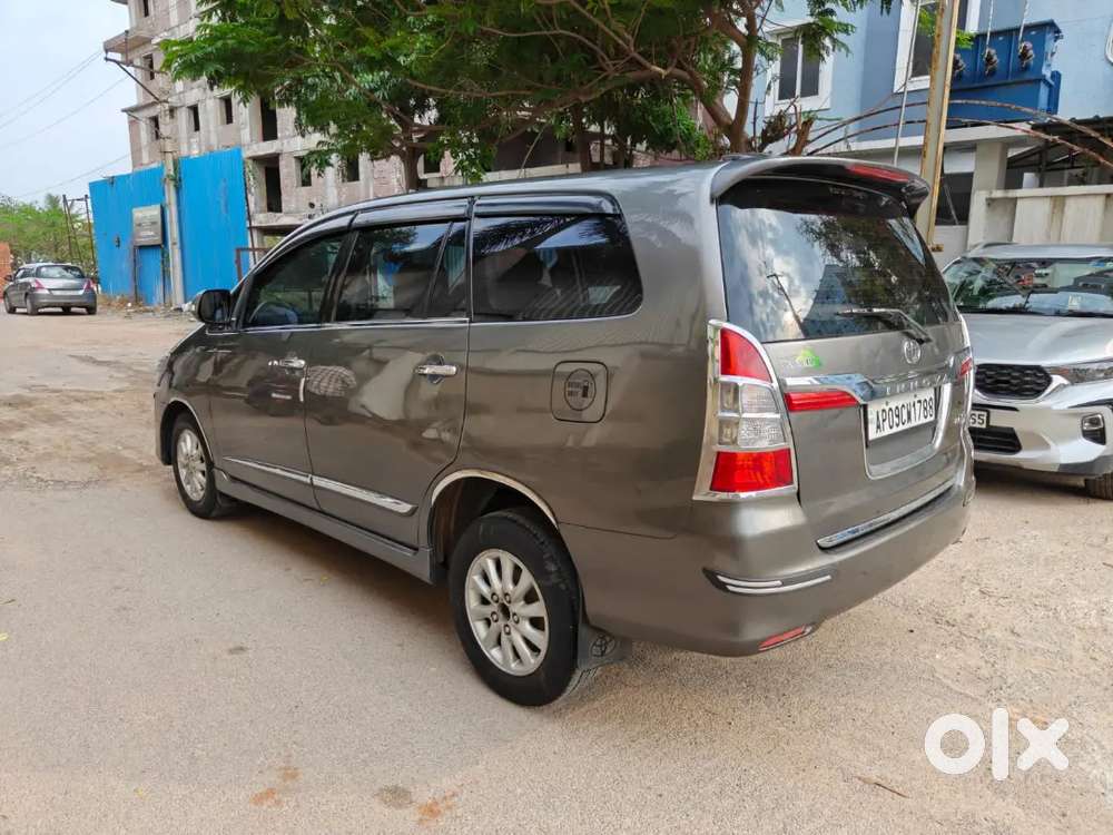Toyota Innova 2014