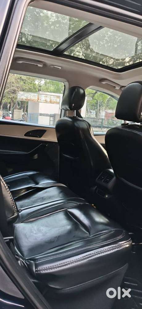 Mahindra Xuv700 2.0 Ax 5 Petrol At Str, 2022, Petrol