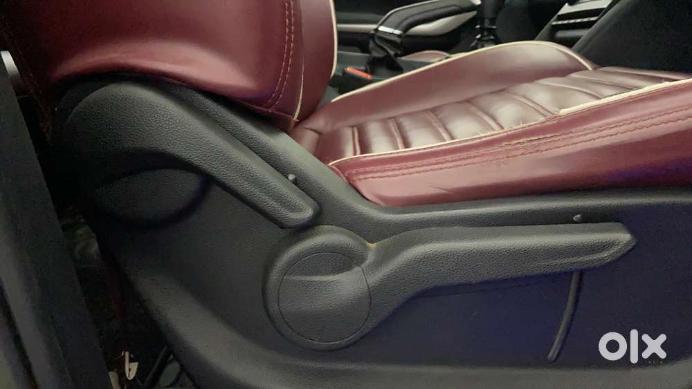 Mahindra Xuv700 2.0 Mx Petrol Mt 5 Str, 2023, Petrol