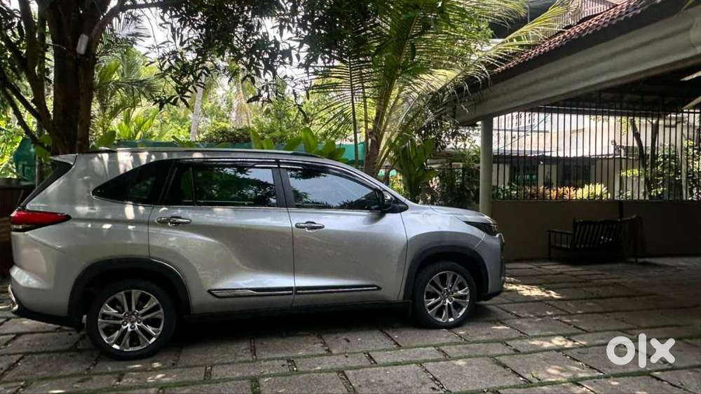Toyota Innova Hycross 2023  8-seater Slf Variant