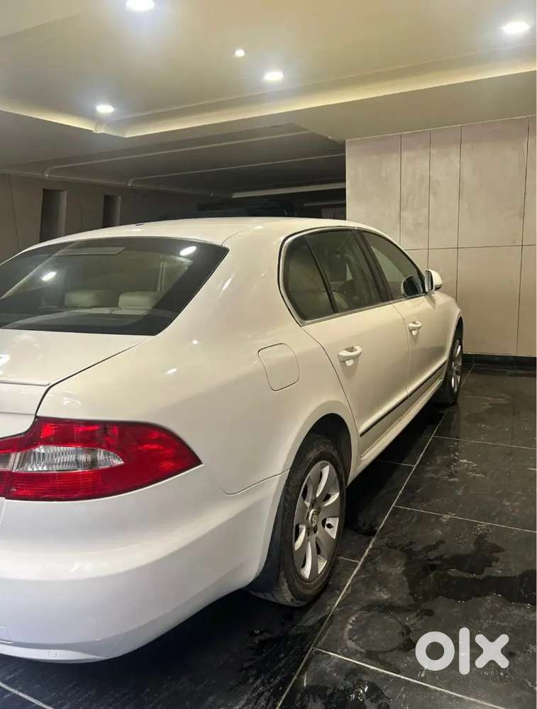Skoda Superb 2013 Petrol 73000 Km Driven