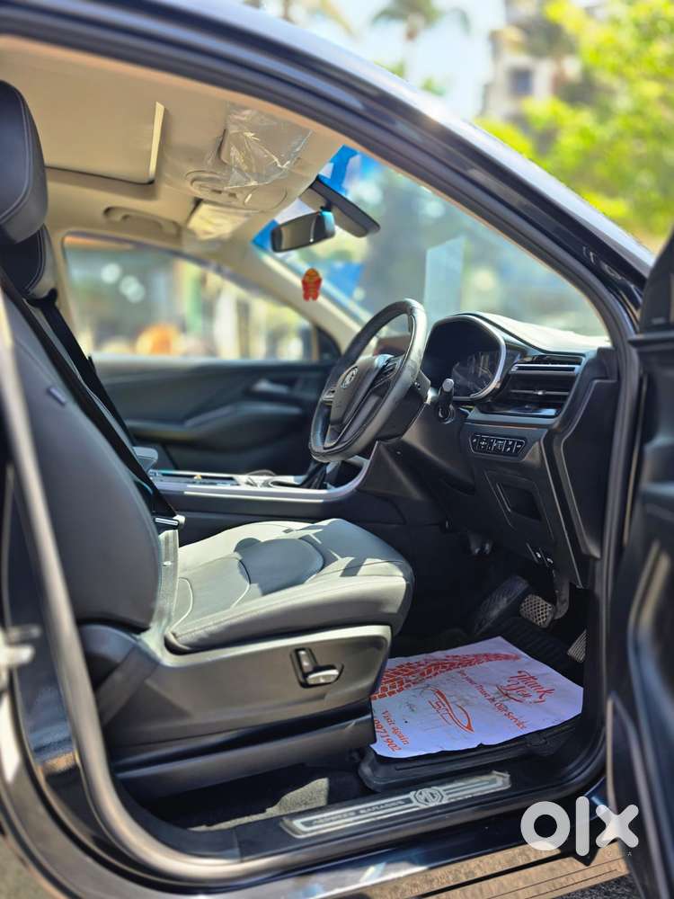 Mg Hector Plus Sharp Pro Blackstorm 1.5 Turbo Petrol Cvt 7 Str, 2024..