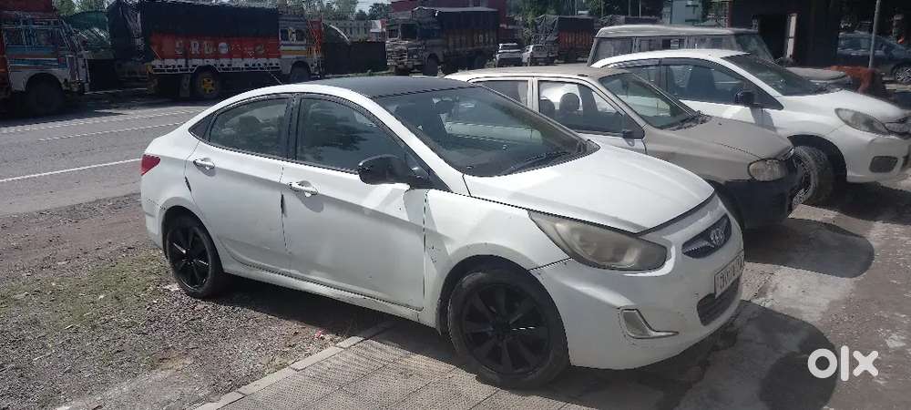 Hyundai Verna Fluidic 1.6 2012