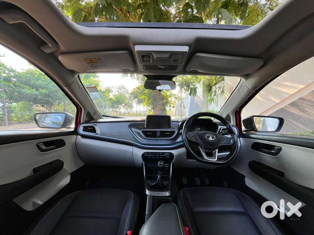 Tata Altroz, 2023, Petrol