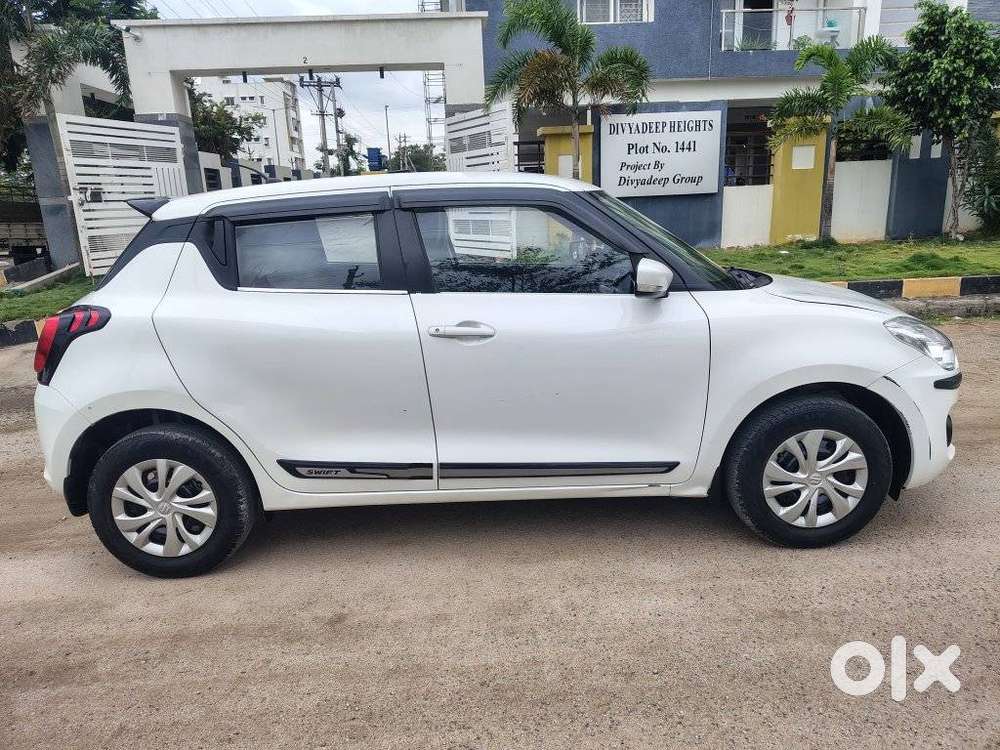 Maruti Suzuki Swift Vxi + Manual, 2022, Petrol