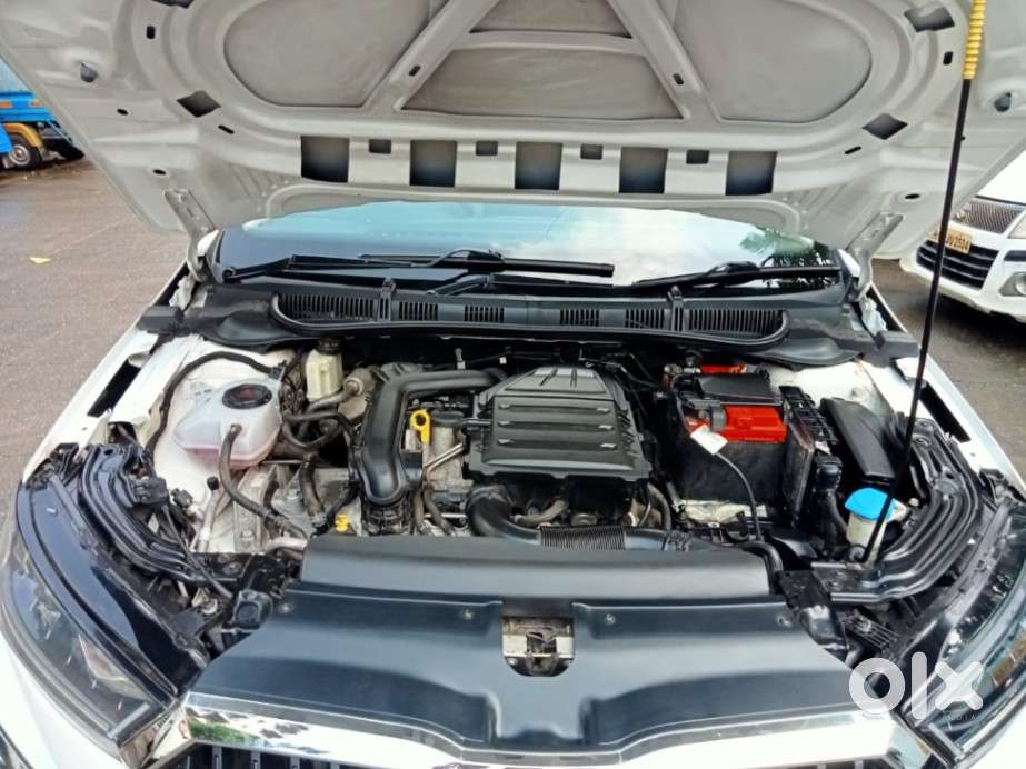 Skoda Slavia Style 1.0l Tsi At, 2023, Petrol