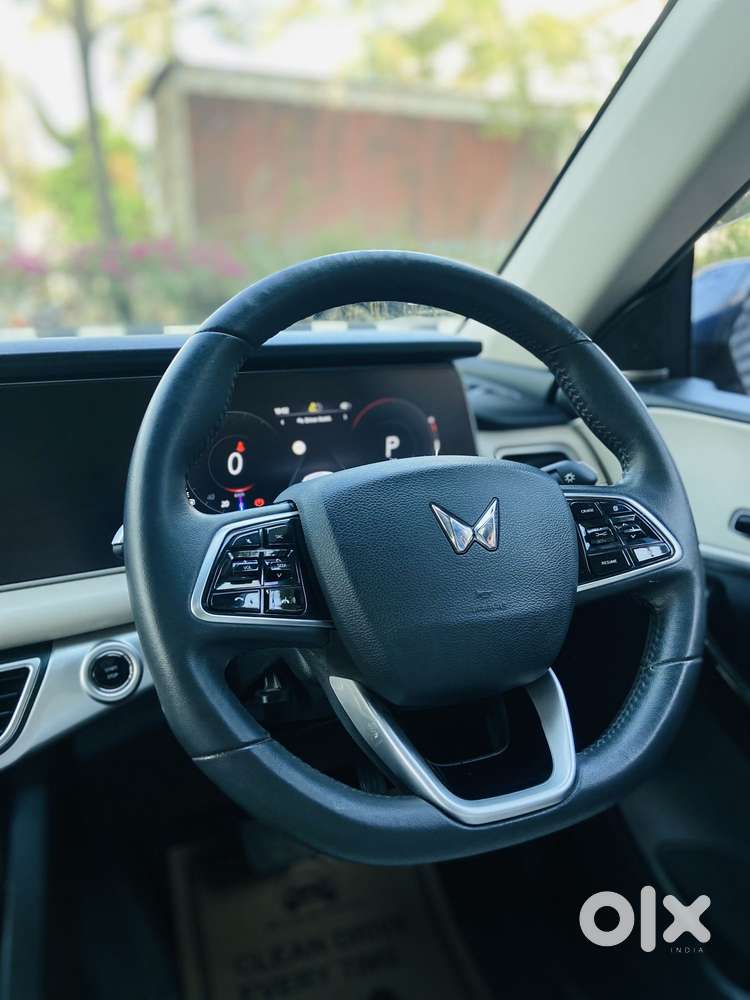 Mahindra Xuv700 2.2 Ax 7 Diesel At Luxury Pack Str Awd, 2023, Diesel