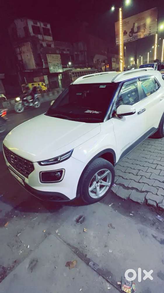 Hyundai Venue 2021 Petrol 70000 Km Driven