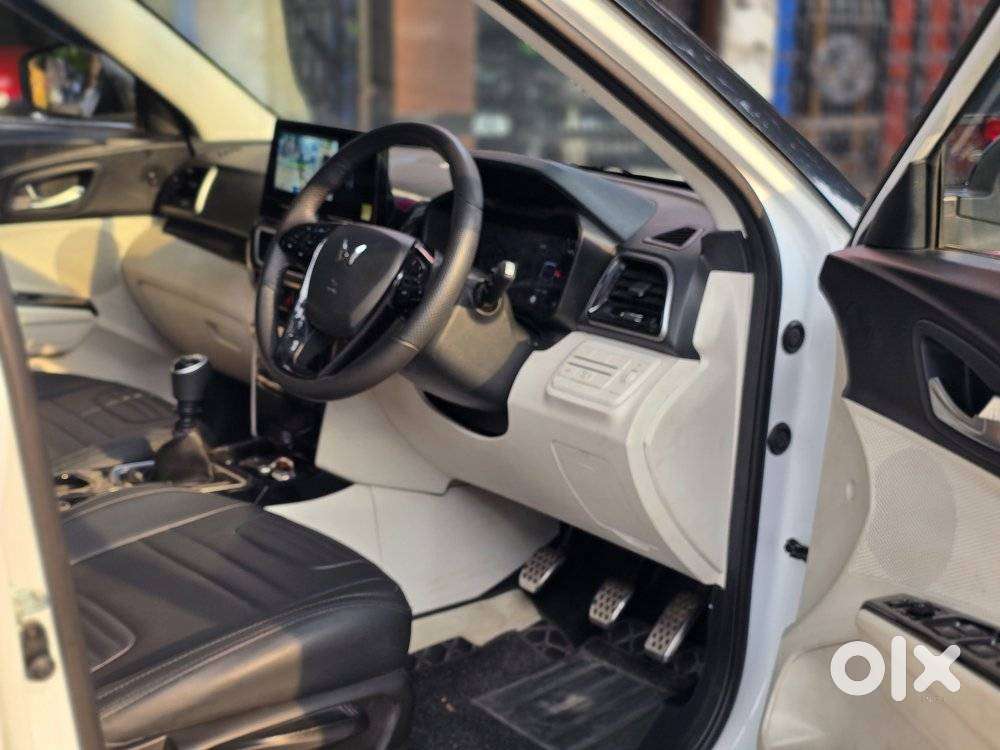 Mahindra Xuv 3xo Ax5 Pm Mt, 2025, Petrol