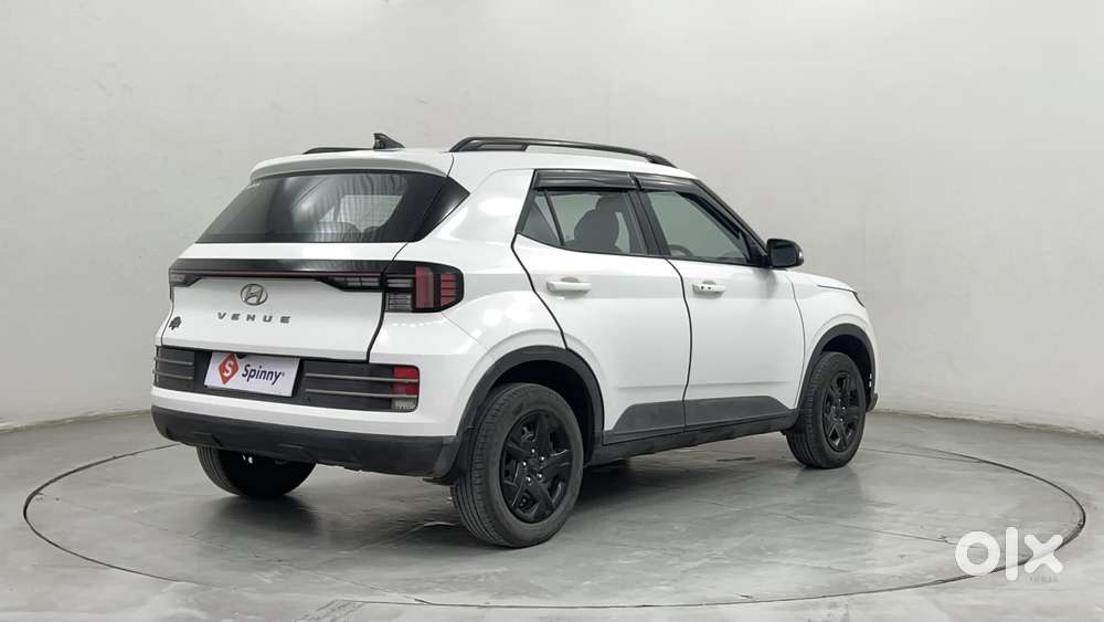 Hyundai Venue Sx Knight Edition  Mt, 2024, Petrol