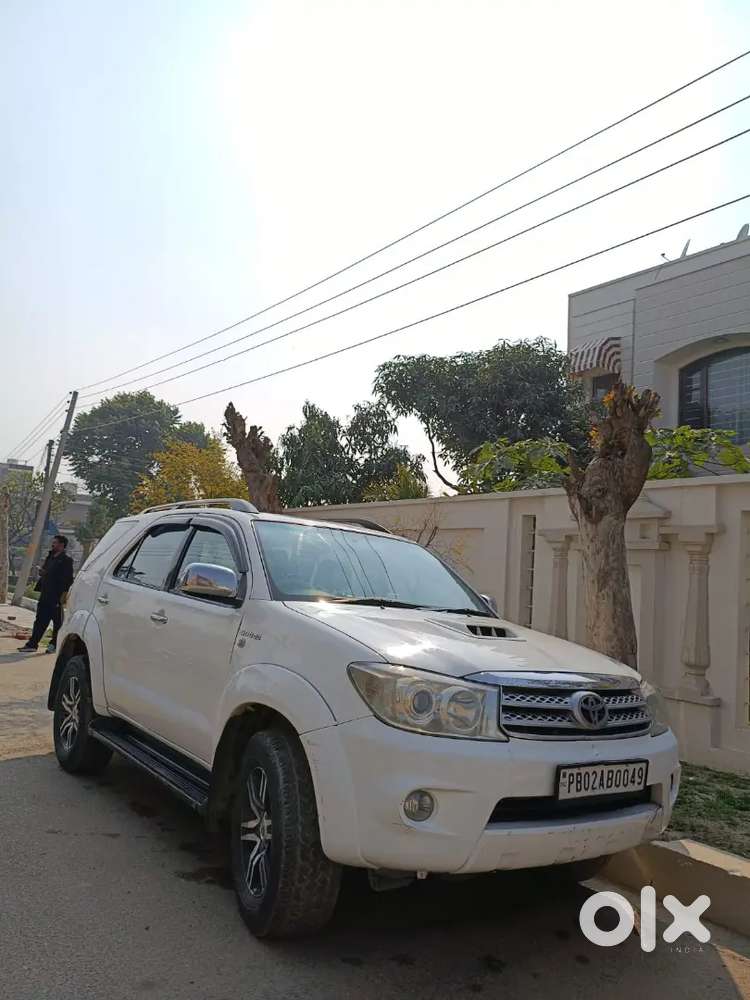 Toyota Fortuner 2011