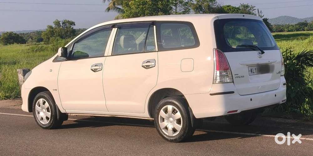 Toyota Innova 2.5 G (diesel) 8 Seater, 2010, Diesel