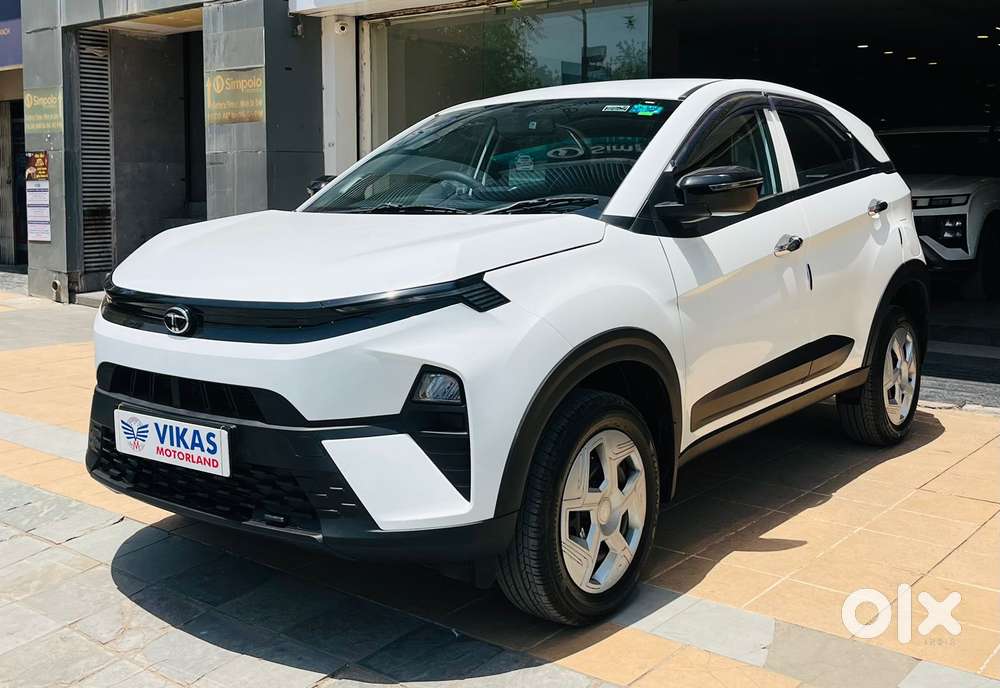 Tata Nexon Smart Plus1.2 Revotron Petrol 5 Mt, 2025, Petrol