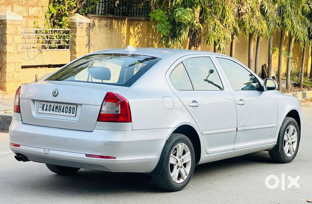 Skoda Laura 1.8 Tsi Ambiente, 2010, Petrol