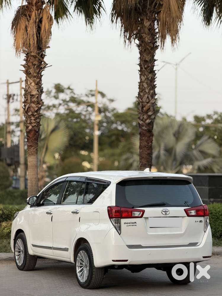 Toyota Innova Crysta 2.4 V 8 Str, 2016, Diesel