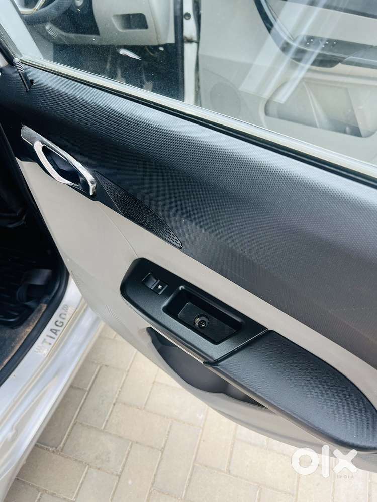 Tata Tiago 1.2 Revotron Xz (o), 2017, Petrol