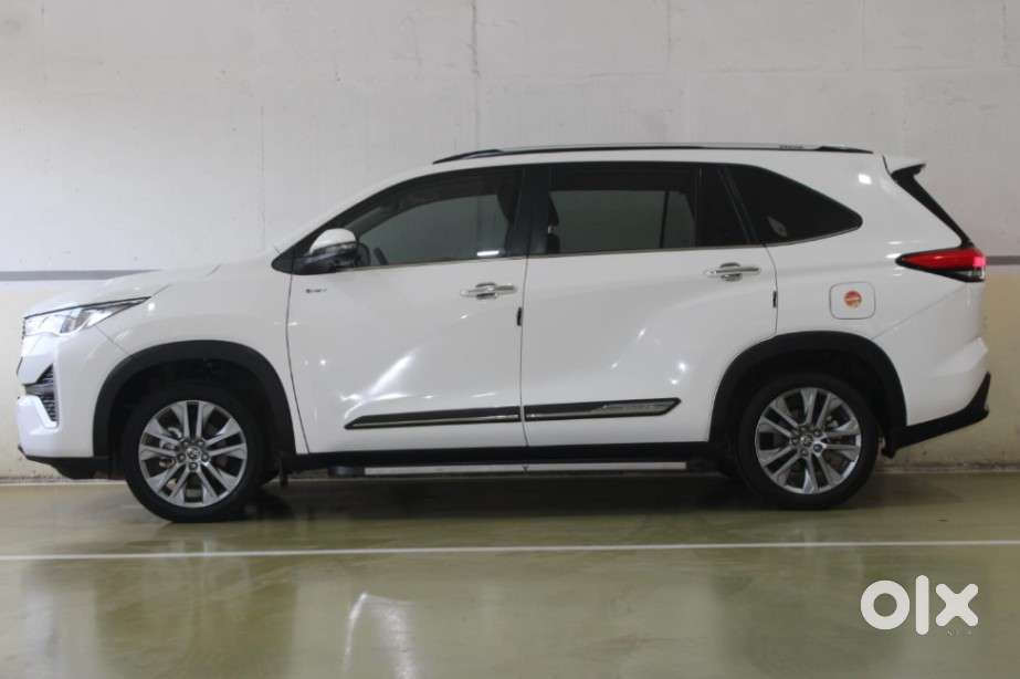 Toyota Innova Hycross 2.0 Zx Hybrid 7 Str, 2025, Petrol