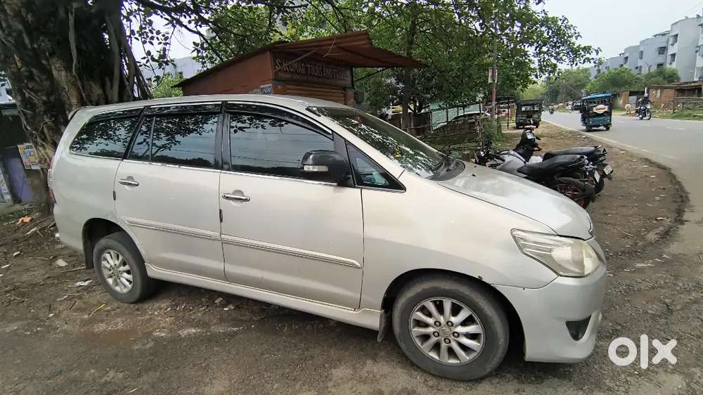 Toyota Innova 2.5 V Top Model 2012