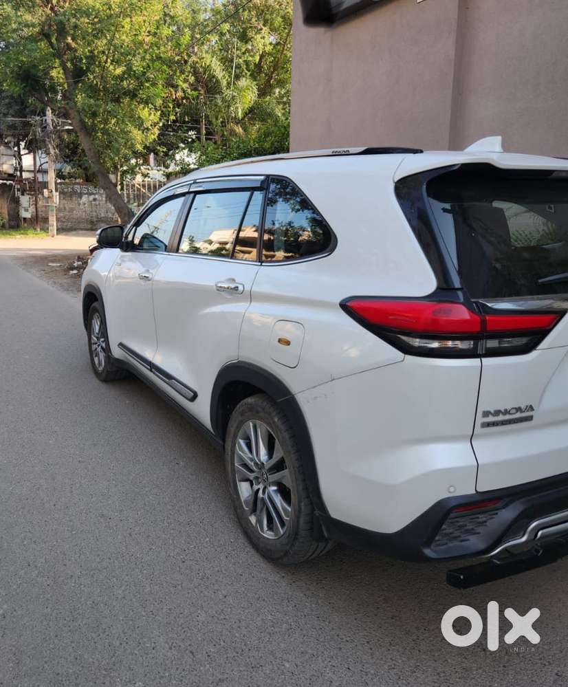 Toyota Innova Hycross 2.0 Zx (o) Hybrid 7 Str, 2024, Petrol