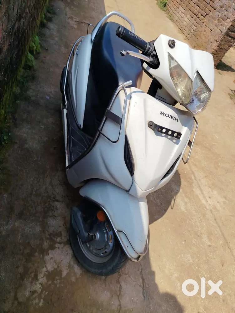 I want to sell my scooty Activa 4G good condition Scooters