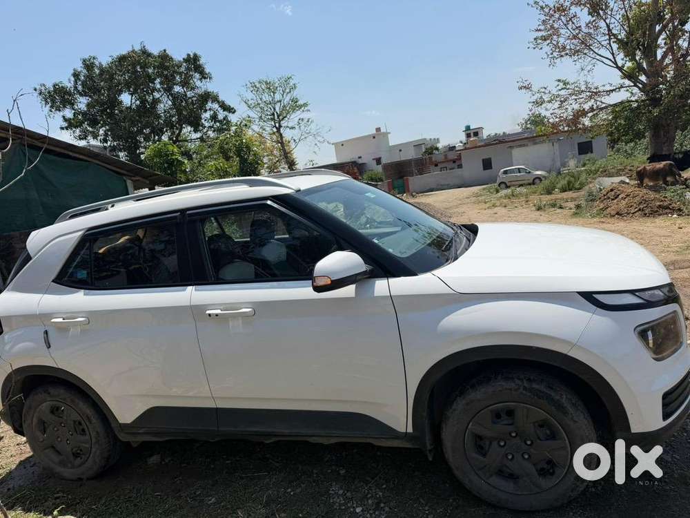 Hyundai Venue 2024 Petrol 40000 Km Driven