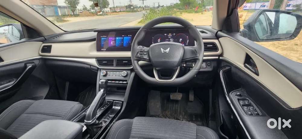 Mahindra Xuv700 2.2 Ax 5 Diesel At Str, 2022, Diesel