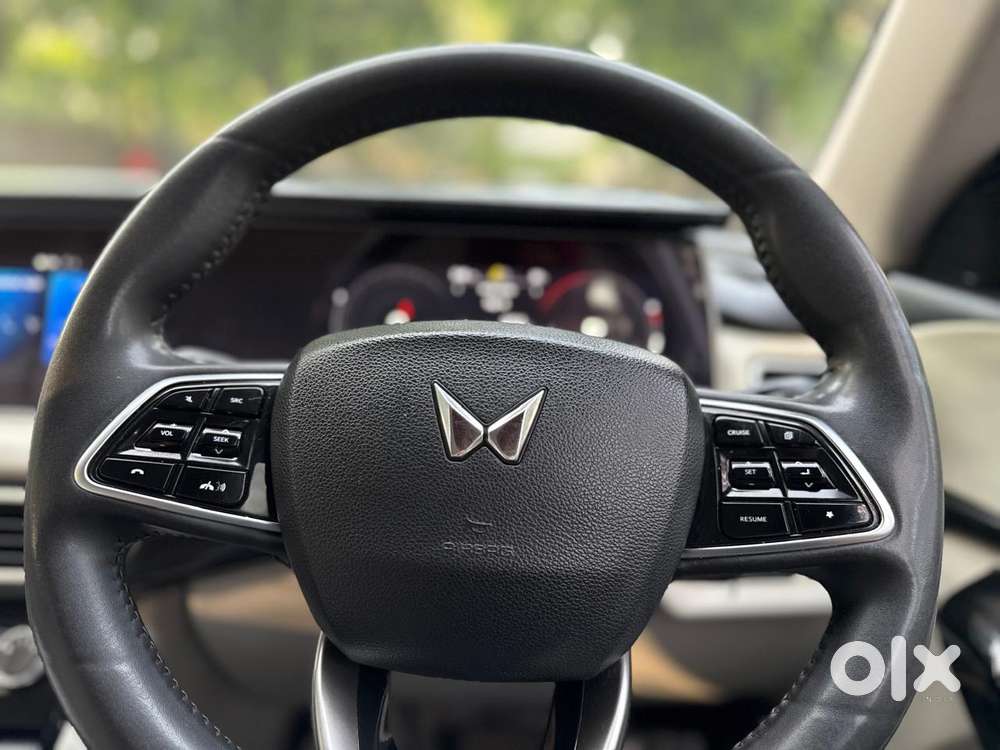 Mahindra Xuv700 2.0 Ax 3 Petrol At 5 Str, 2022, Petrol