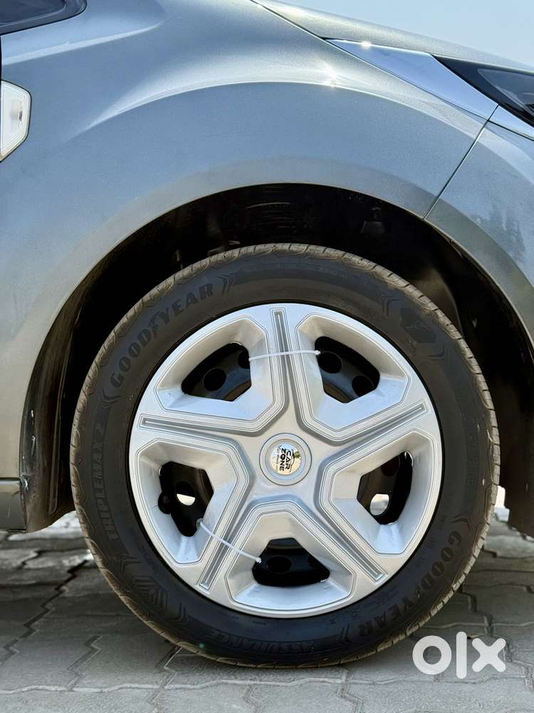 Tata Altroz 1.2 Xt, 2023, Petrol