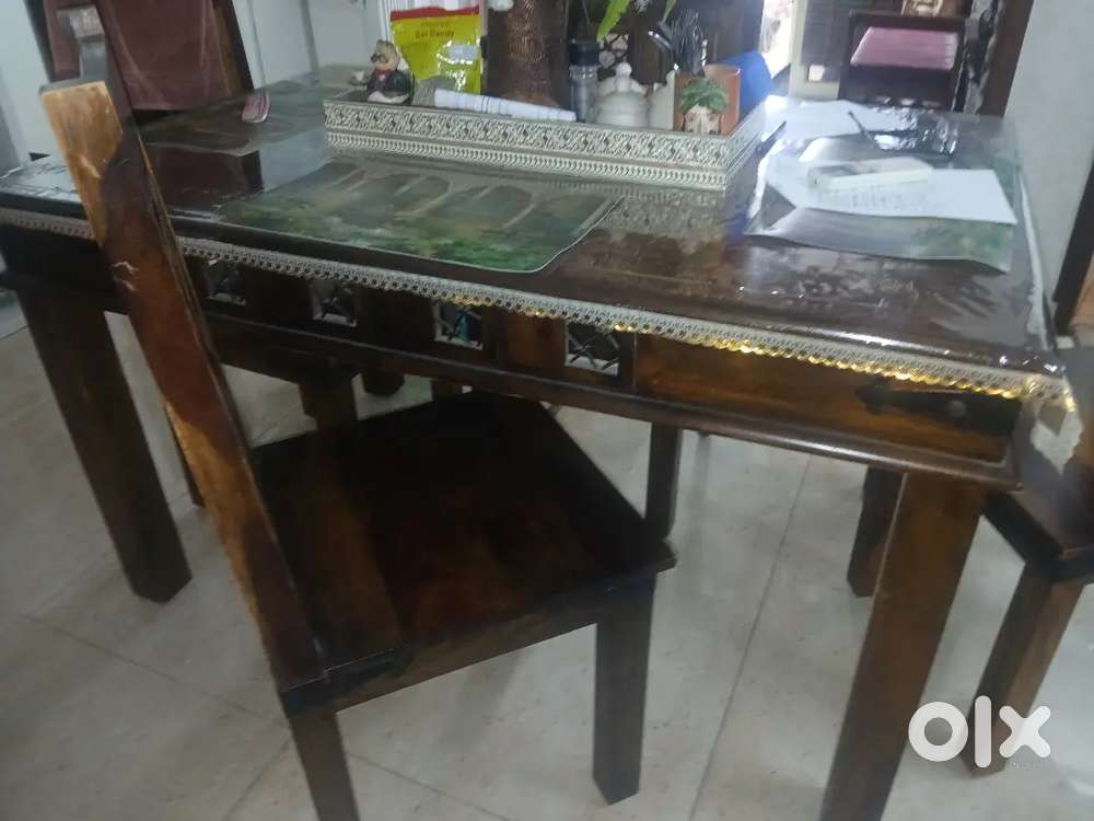 4 chairs dinning table