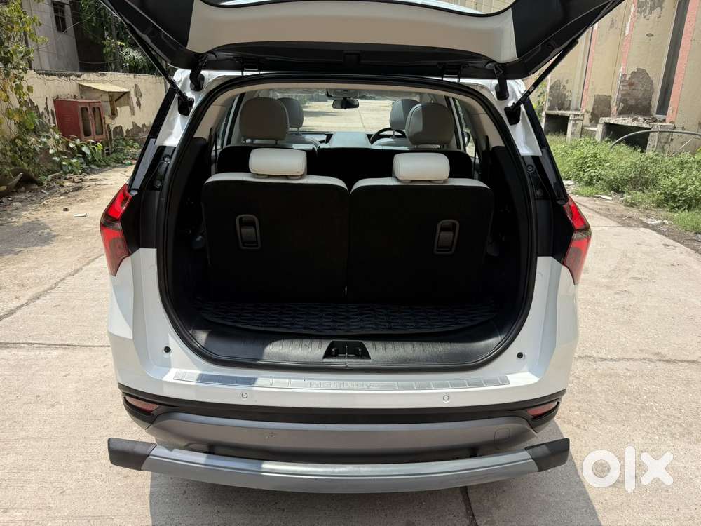 Mahindra Xuv700 2.0 Ax 7 Petrol At Luxury Pack Str, 2025, Petrol