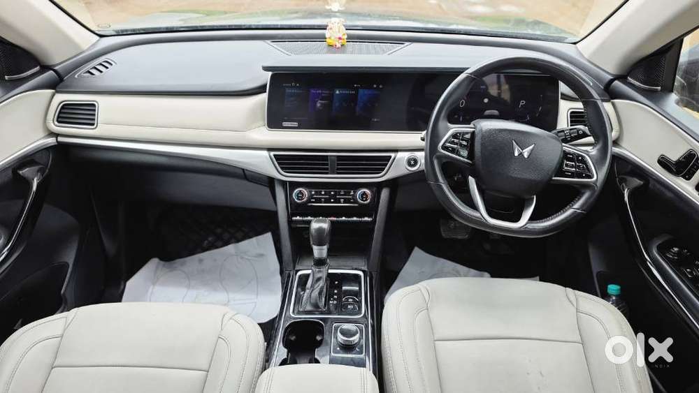 Mahindra Xuv700 Ax7l 6 Str At, 2023, Diesel