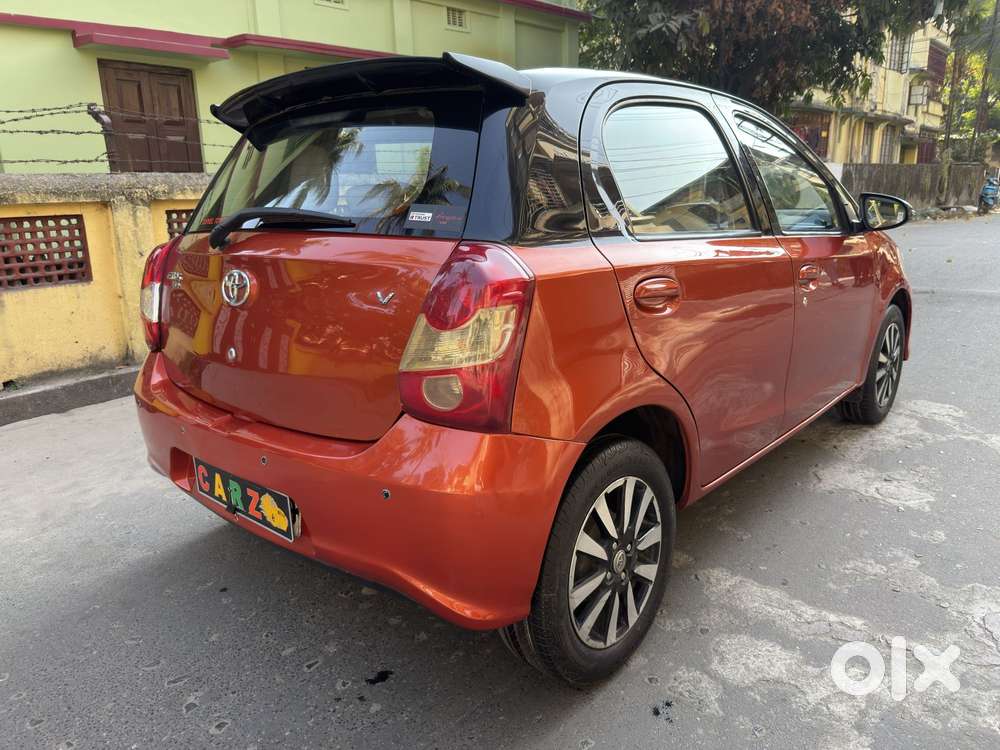 Toyota Etios Liva V Dual Tone, 2018, Petrol